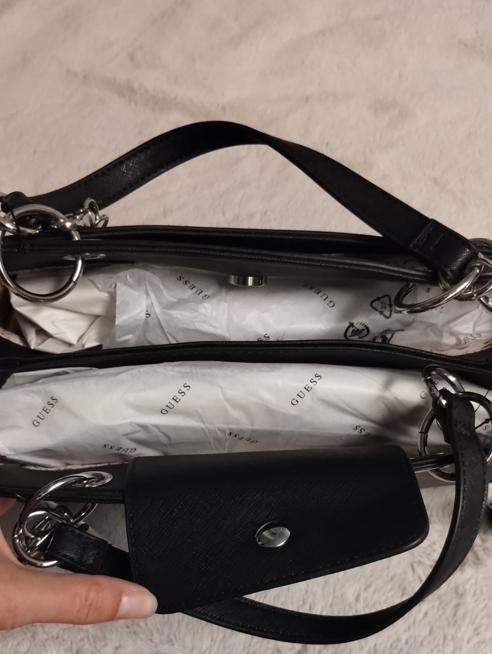GUESS🔻 Handbag - Picture 7 of 7